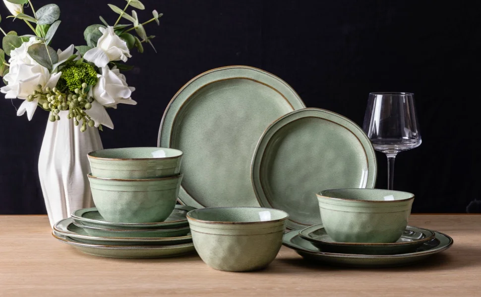 DINNERWARE SETS